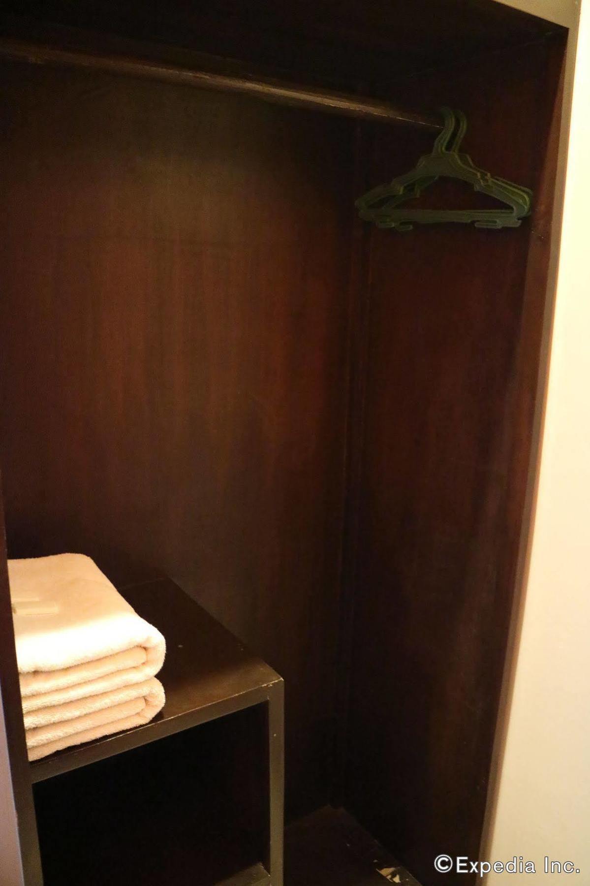 Negrense Suites Bacolod Extérieur photo