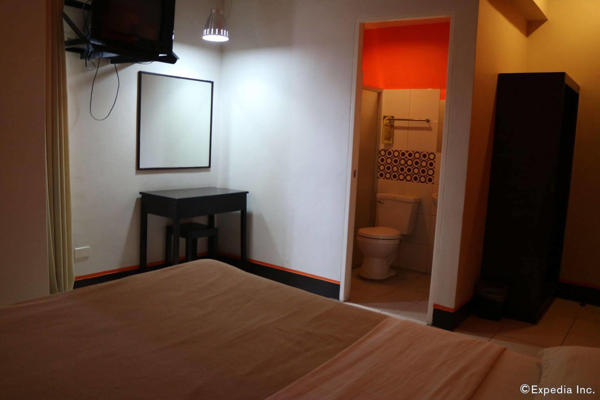 Negrense Suites Bacolod Extérieur photo