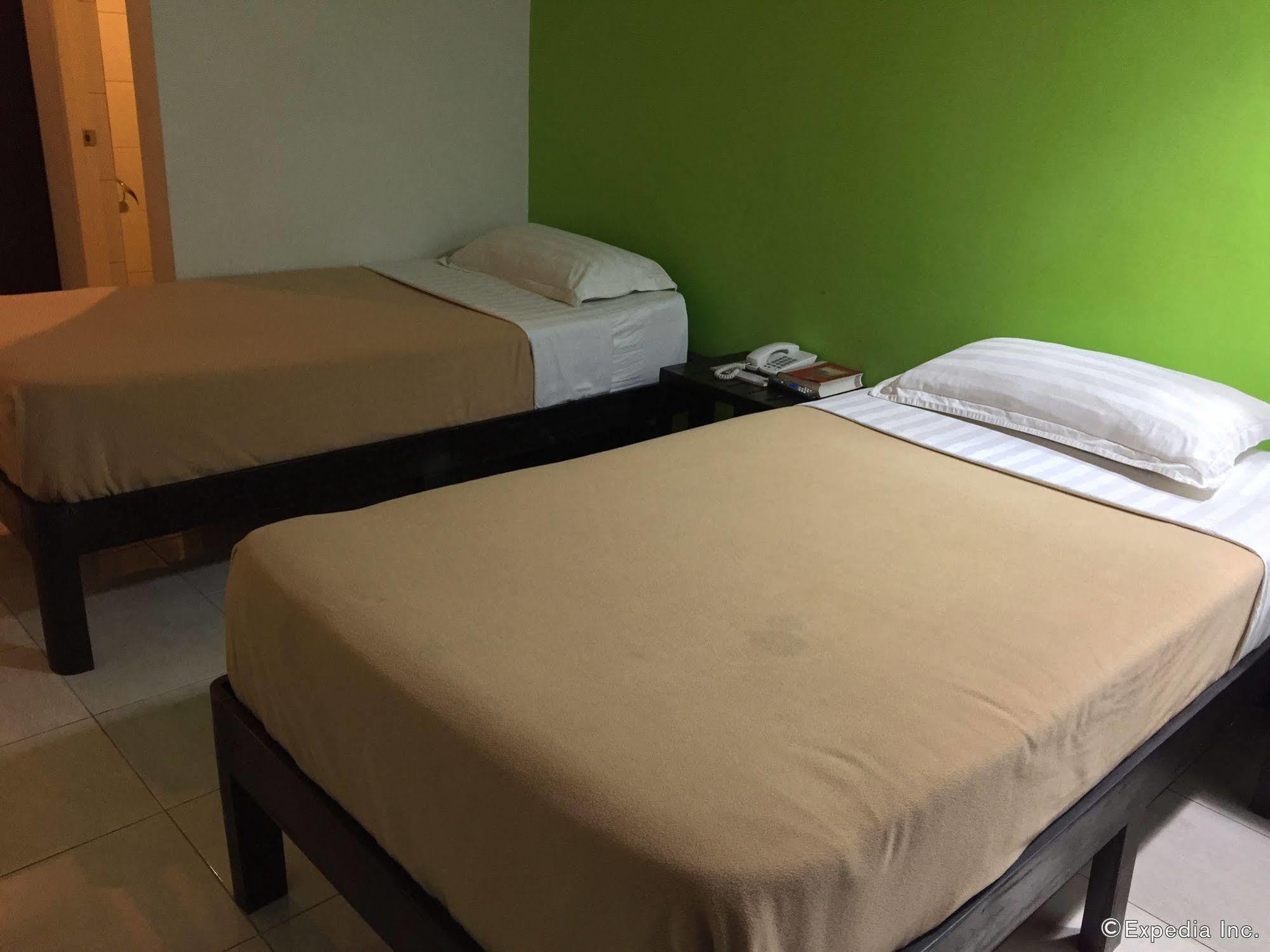 Negrense Suites Bacolod Extérieur photo