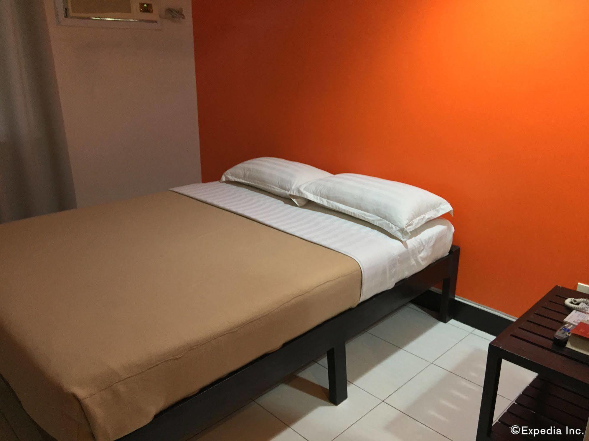 Negrense Suites Bacolod Extérieur photo