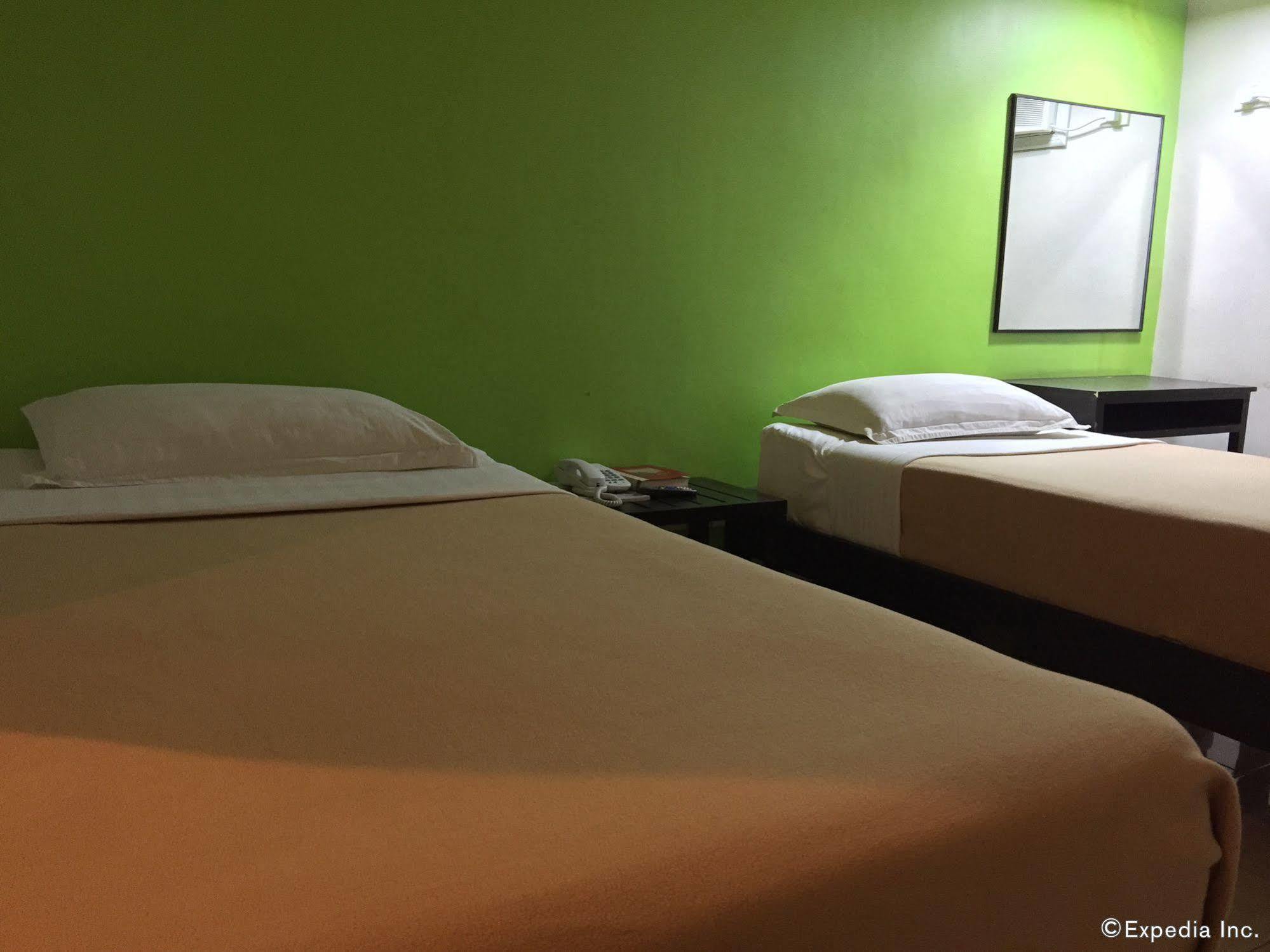 Negrense Suites Bacolod Extérieur photo