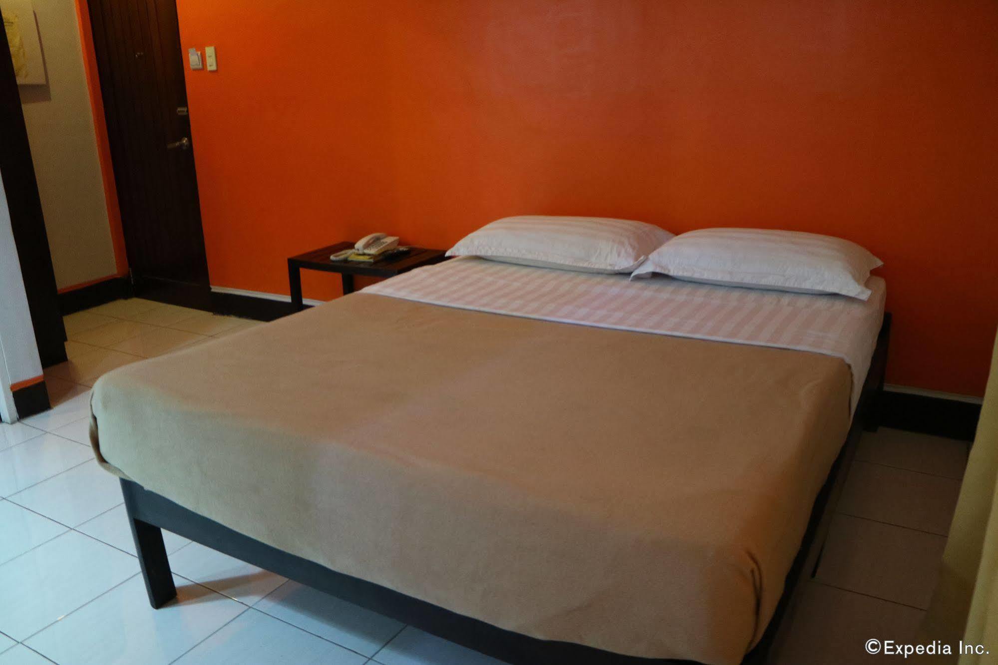 Negrense Suites Bacolod Extérieur photo