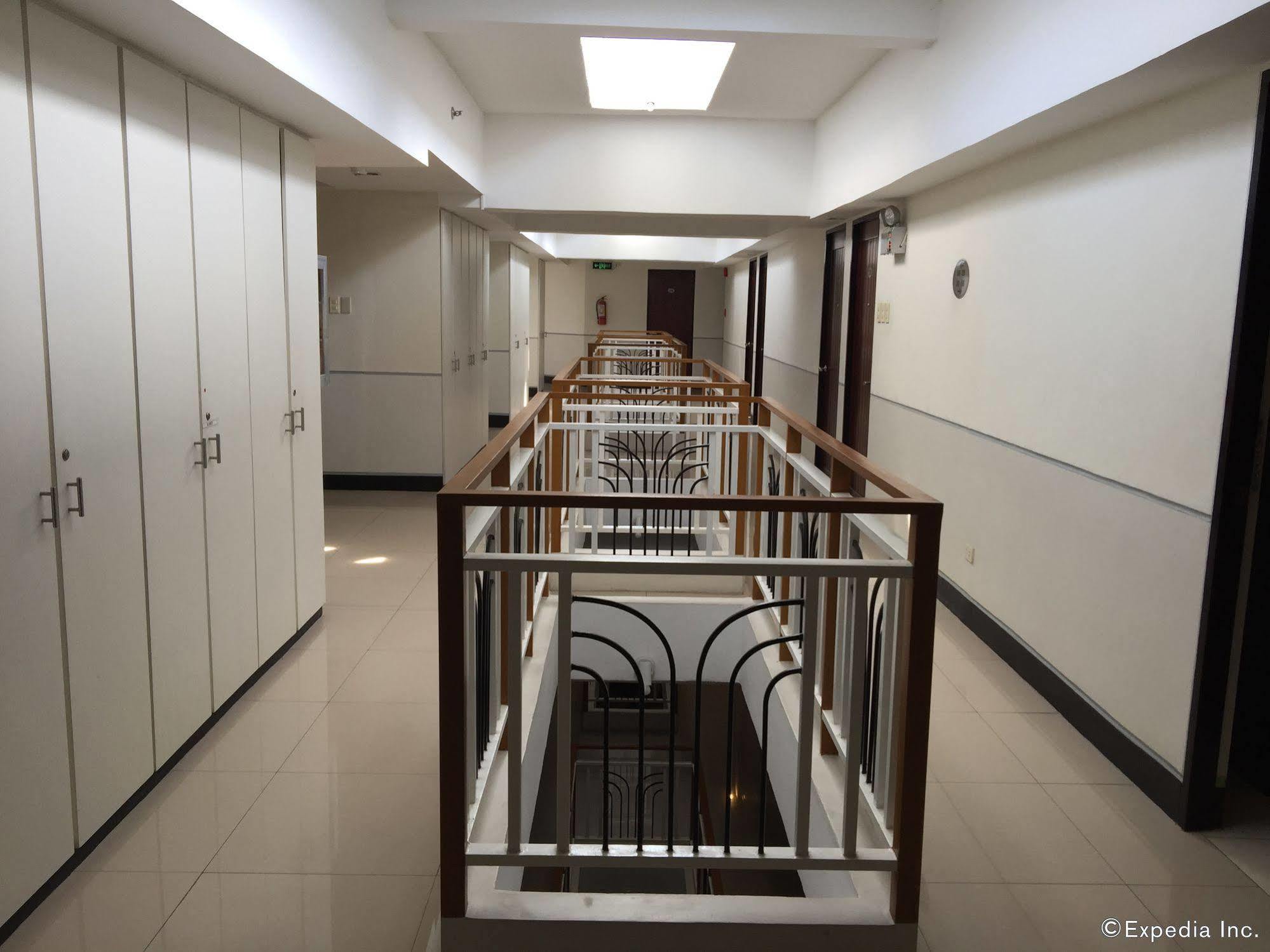 Negrense Suites Bacolod Extérieur photo