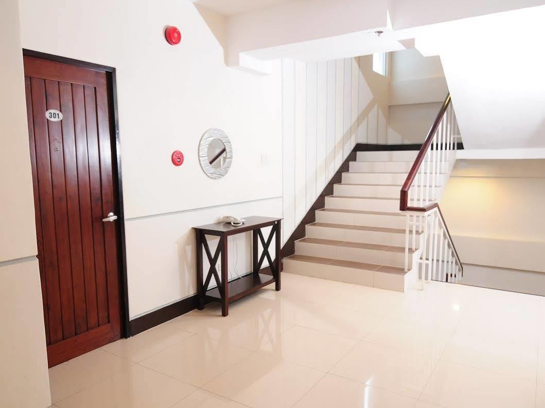 Negrense Suites Bacolod Extérieur photo